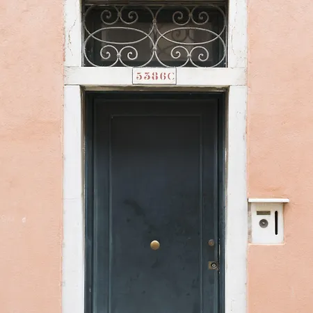 Bella Charming House アパート